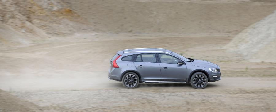  Volvo V60 T5 Cross Country 2015 года  (фото 26 из 38)